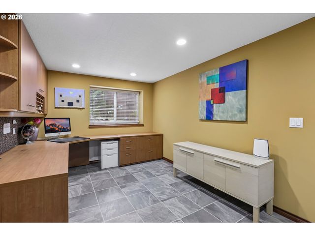 19874 BENNINGTON Ct, West Linn, OR 97068