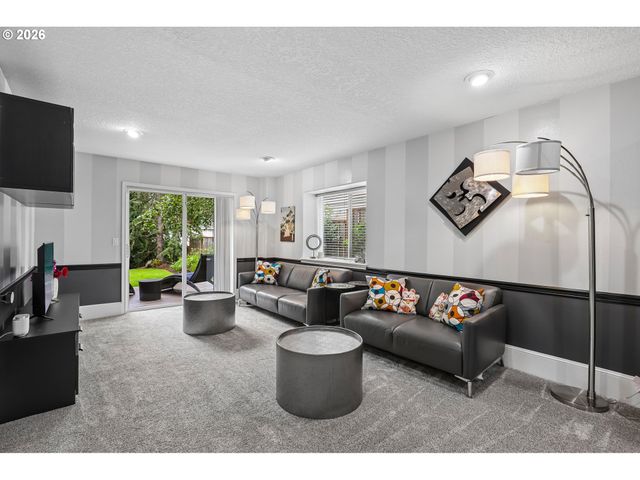 19874 BENNINGTON Ct, West Linn, OR 97068