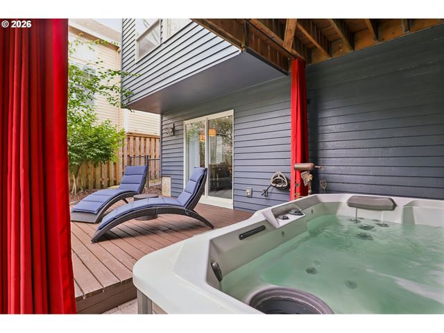 19874 BENNINGTON Ct, West Linn, OR 97068