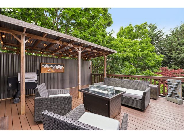 19874 BENNINGTON Ct, West Linn, OR 97068