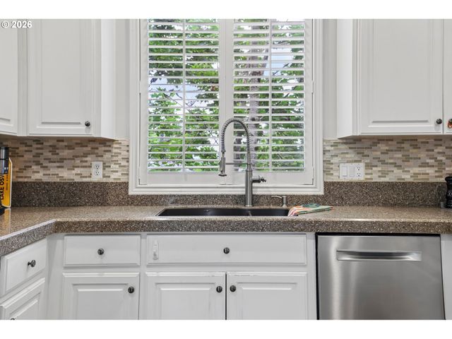19874 BENNINGTON Ct, West Linn, OR 97068