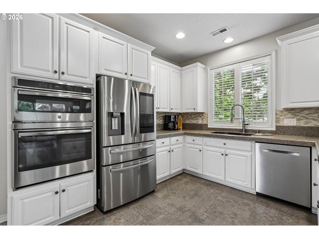 19874 BENNINGTON Ct, West Linn, OR 97068