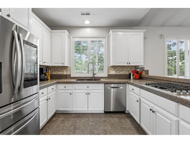 19874 BENNINGTON Ct, West Linn, OR 97068