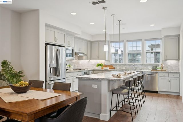 3460 Serra Cir, Pleasanton, CA 94588