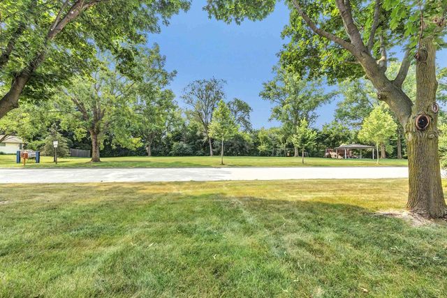 2719 WOODLAND HILLS COURT, Green Bay, WI 54311
