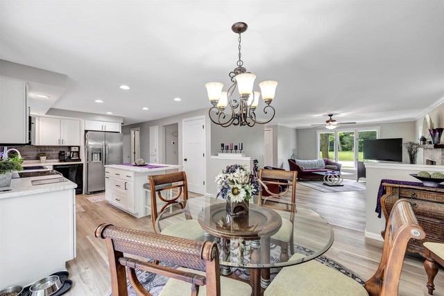 2719 WOODLAND HILLS COURT, Green Bay, WI 54311