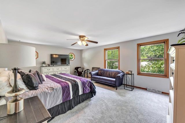 2719 WOODLAND HILLS COURT, Green Bay, WI 54311