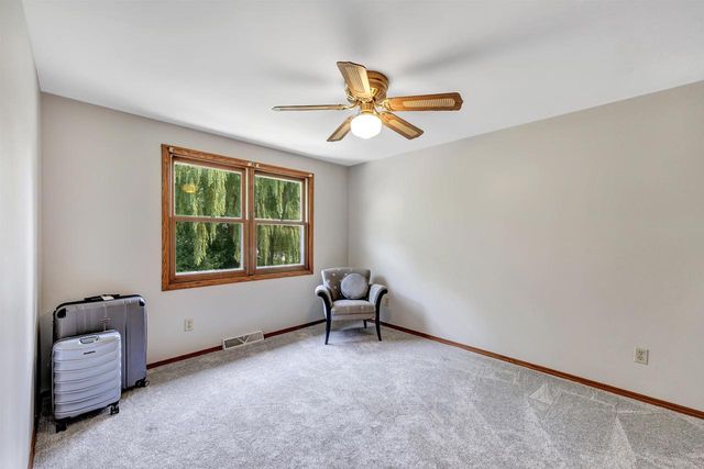 2719 WOODLAND HILLS COURT, Green Bay, WI 54311