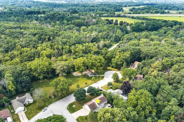 2719 WOODLAND HILLS COURT, Green Bay, WI 54311