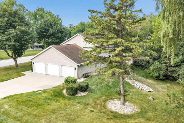 2719 WOODLAND HILLS COURT, Green Bay, WI 54311