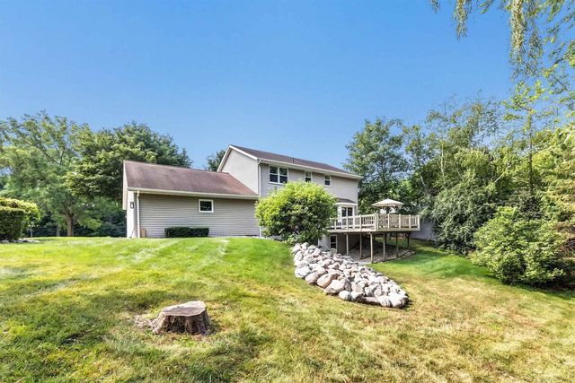 2719 WOODLAND HILLS COURT, Green Bay, WI 54311