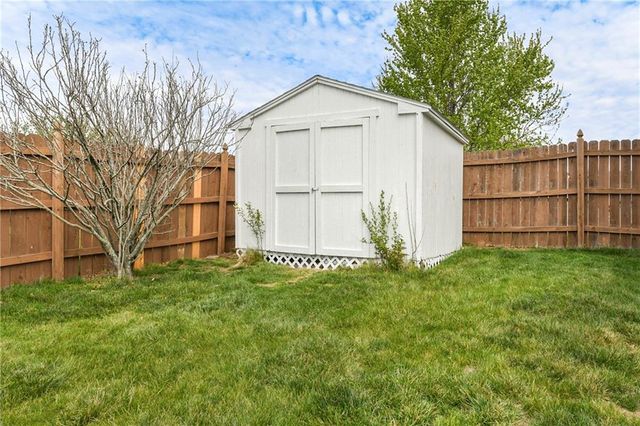 2156 Shenandoah Drive, Leavenworth, KS 66048