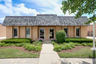 295-297 Carlton Drive 295-297, Carol Stream, IL 60188