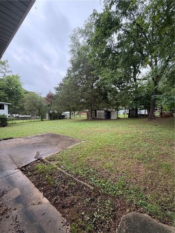 2806 N Frankfort Avenue, Russellville, AR 72802