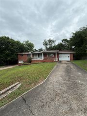 2806 N Frankfort Avenue, Russellville, AR 72802