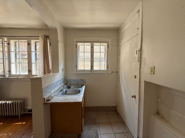7411 N Damen Ave Avenue BS, Chicago, IL 60645