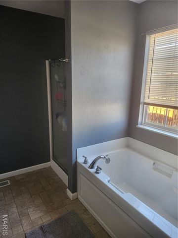 513 Stonefield Drive, Smithton, IL 62285