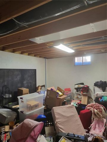 513 Stonefield Drive, Smithton, IL 62285