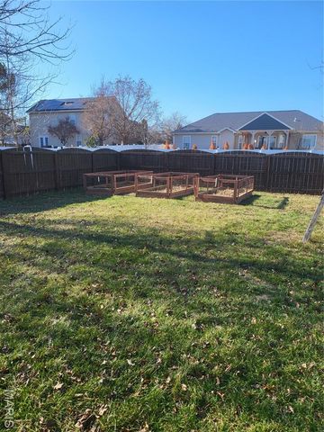 513 Stonefield Drive, Smithton, IL 62285