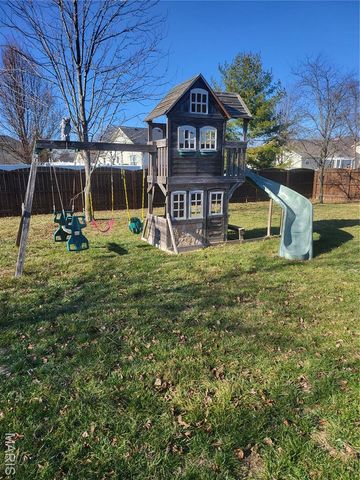 513 Stonefield Drive, Smithton, IL 62285