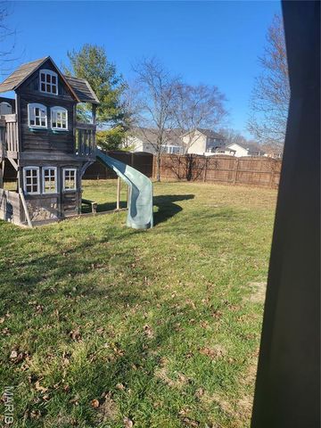 513 Stonefield Drive, Smithton, IL 62285