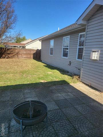 513 Stonefield Drive, Smithton, IL 62285