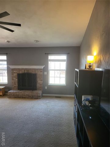 513 Stonefield Drive, Smithton, IL 62285