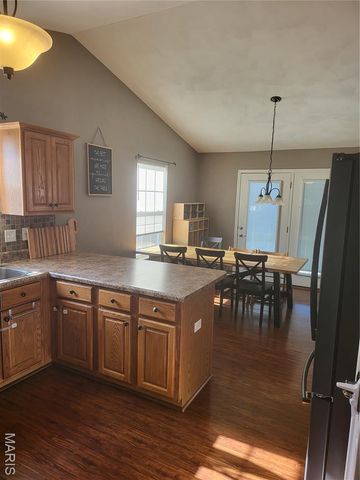 513 Stonefield Drive, Smithton, IL 62285