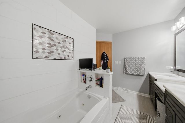 1661 Carmel Court, Hoffman Estates, IL 60169