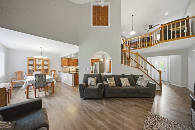 1661 Carmel Court, Hoffman Estates, IL 60169