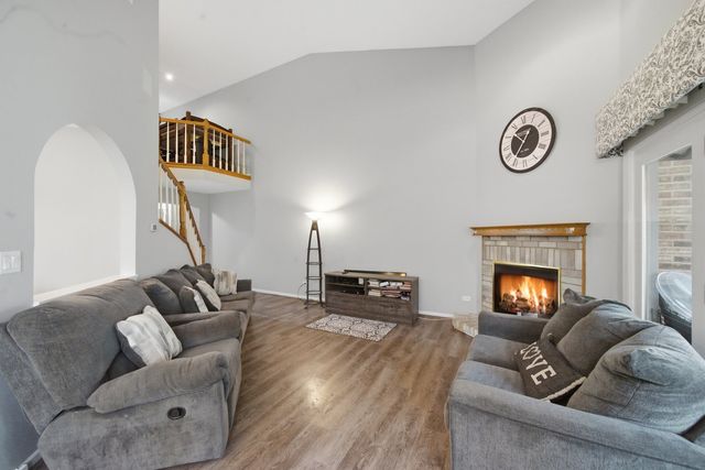 1661 Carmel Court, Hoffman Estates, IL 60169