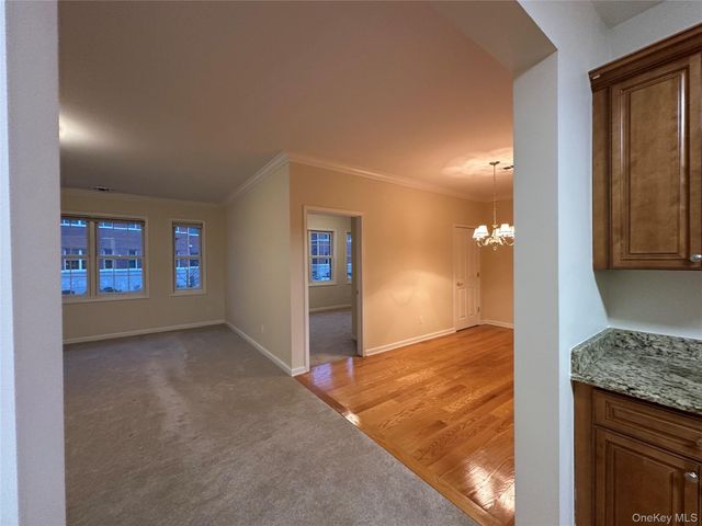 75 QUAKER Avenue 121, Cornwall, NY 12518