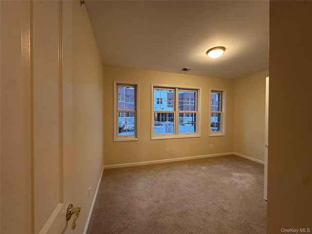 75 QUAKER Avenue 121, Cornwall, NY 12518