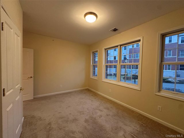 75 QUAKER Avenue 121, Cornwall, NY 12518