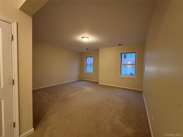 75 QUAKER Avenue 121, Cornwall, NY 12518