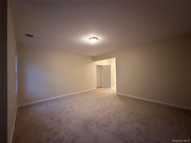 75 QUAKER Avenue 121, Cornwall, NY 12518