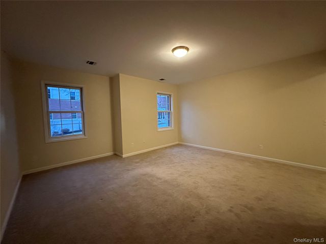 75 QUAKER Avenue 121, Cornwall, NY 12518