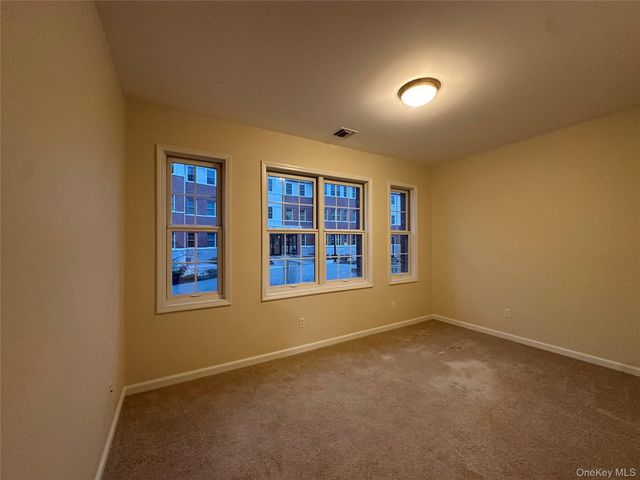 75 QUAKER Avenue 121, Cornwall, NY 12518