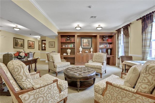 75 QUAKER Avenue 121, Cornwall, NY 12518