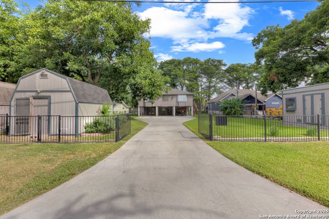 1321 E Zipp, New Braunfels, TX 78130