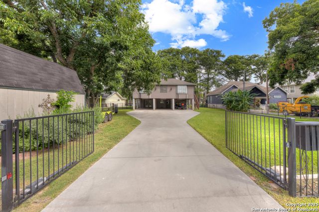 1321 E Zipp, New Braunfels, TX 78130