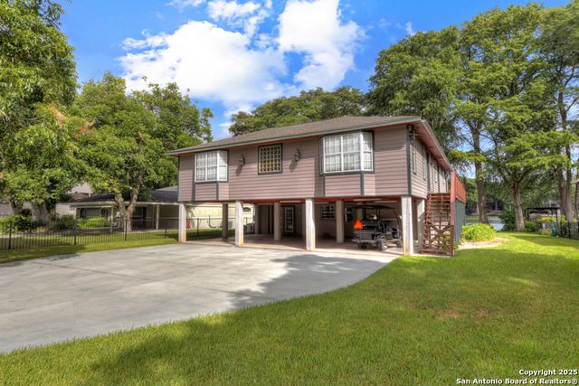 1321 E Zipp, New Braunfels, TX 78130