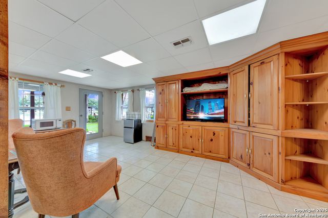 1321 E Zipp, New Braunfels, TX 78130