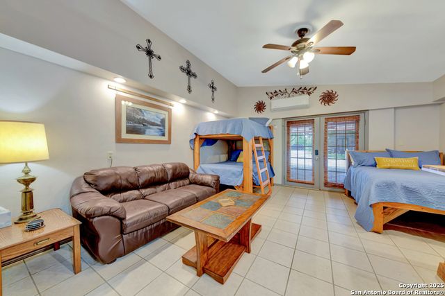 1321 E Zipp, New Braunfels, TX 78130