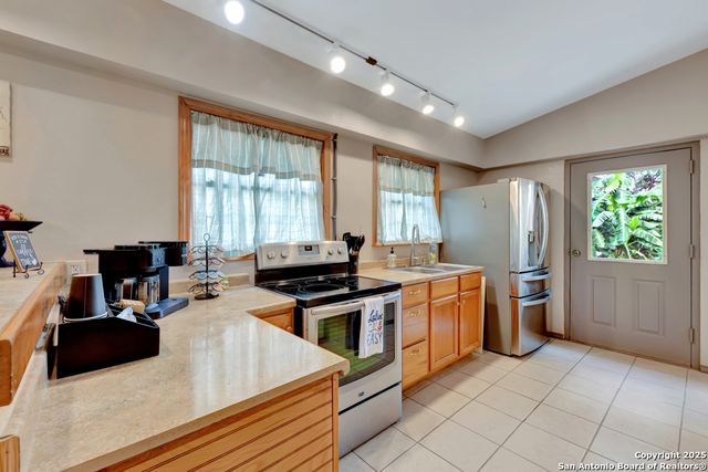 1321 E Zipp, New Braunfels, TX 78130