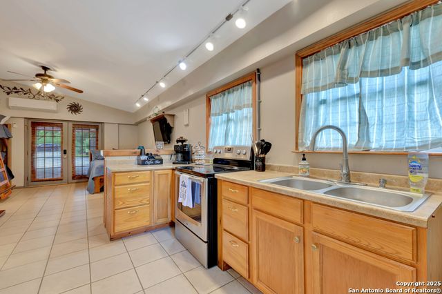 1321 E Zipp, New Braunfels, TX 78130