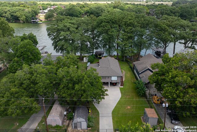 1321 E Zipp, New Braunfels, TX 78130