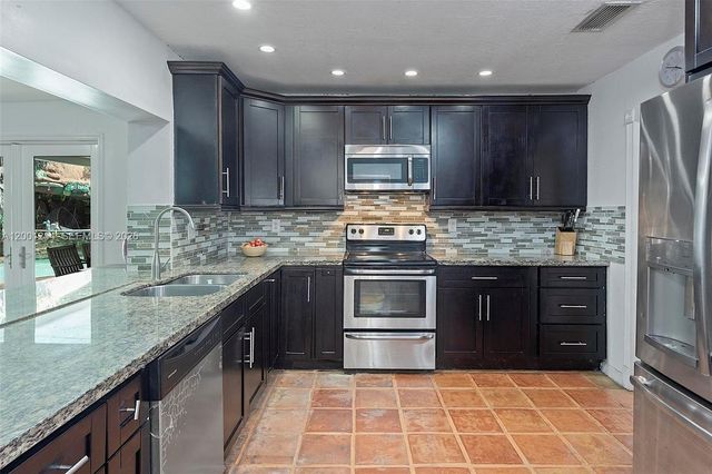 19751 SW 84th Ave, Cutler Bay, FL 33189