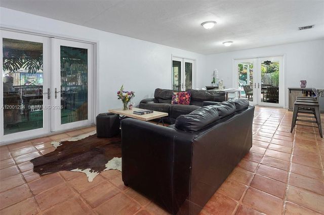 19751 SW 84th Ave, Cutler Bay, FL 33189