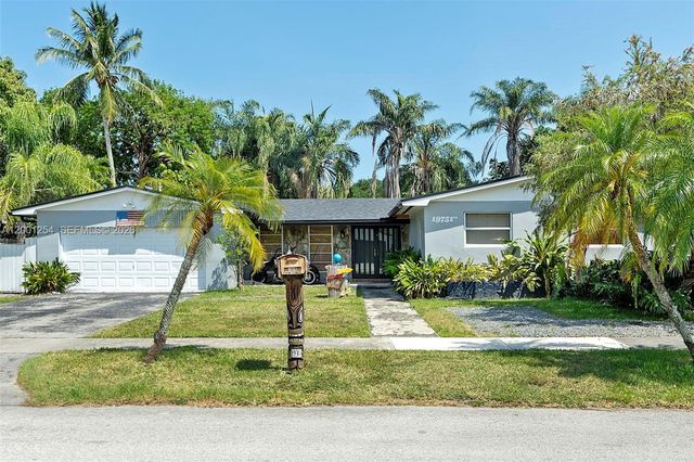 19751 SW 84th Ave, Cutler Bay, FL 33189